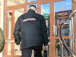 Подскочили схватили верхнюю одежду и покинули помещение как в Свободном прошел рейд по кафе