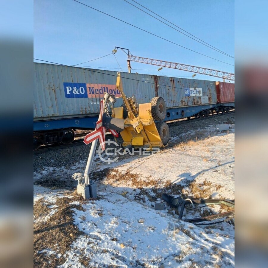 В ЗабЖД прокомментировали столкновение локомотива и грузовика на станции Гонжа Сообщается о возможной задержке поездов