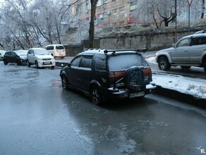 Дорогое такси заледеневшие деревья и скользкие дороги на Владивосток снова обрушился ледяной дождь фото