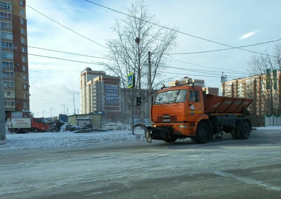 Дефицит кадров В мэрии Благовещенска рассказали почему снег с улиц города убирают не так быстро как хотелось бы фото