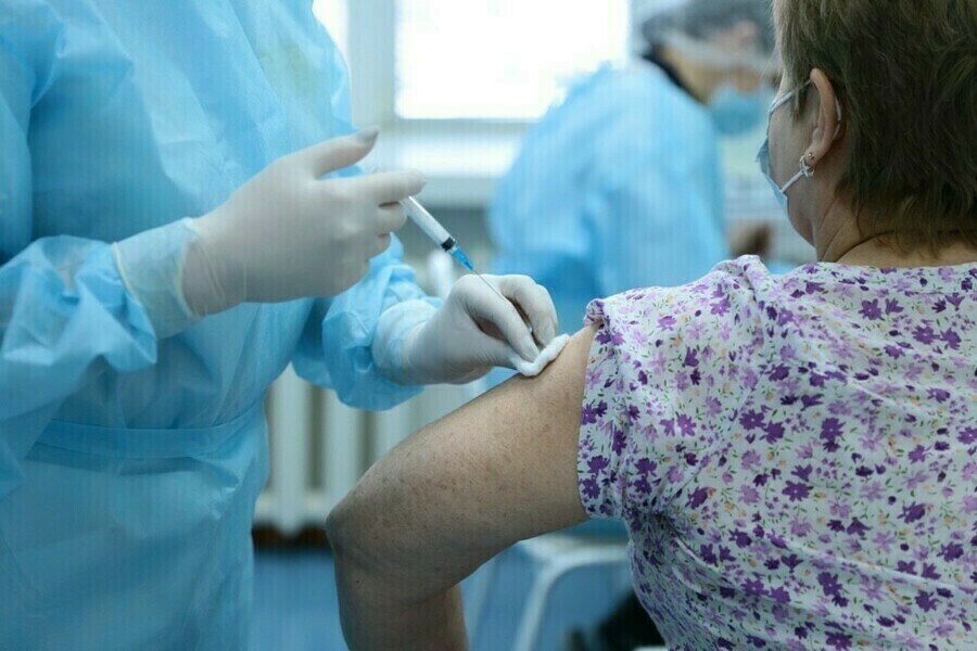 В Хабаровском крае перед вакцинацией жителям решили делать тесты на COVID19