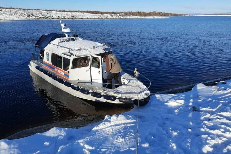 Амурчанину в акватории Бурейского водохранилища стало плохо На помощь отправились спасатели