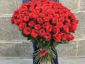 Мужчина по ошибке купил цветы на 52 тысячи рублей