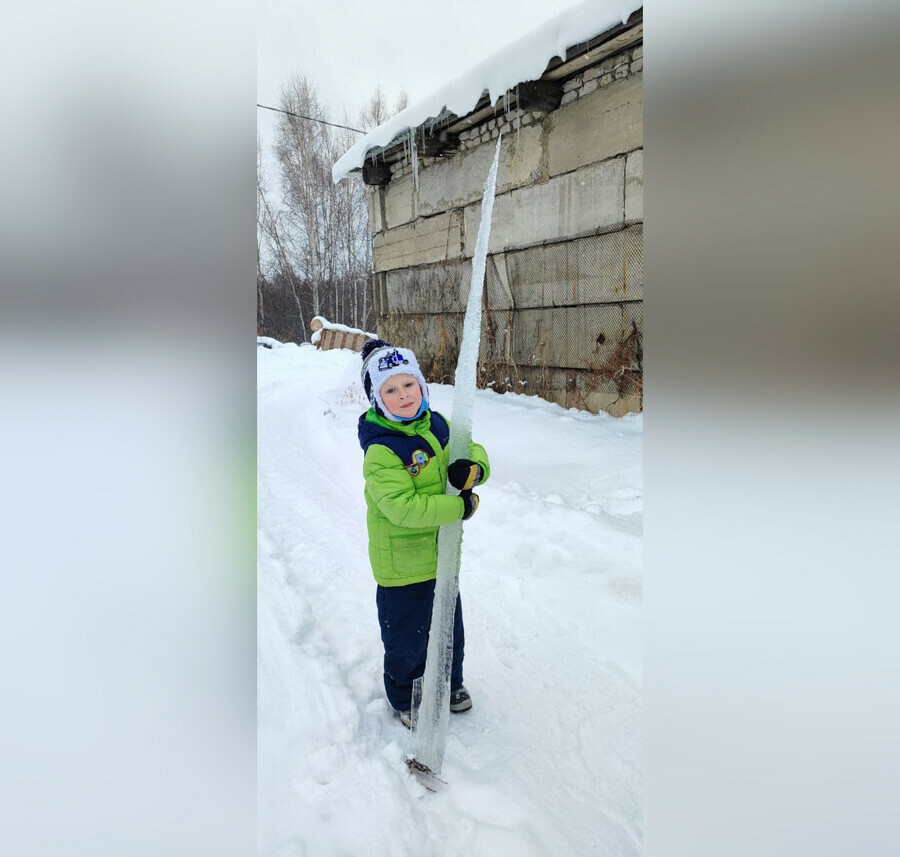 Сосуля мечты В амурском поселке выросла двухметровая сосулька видео