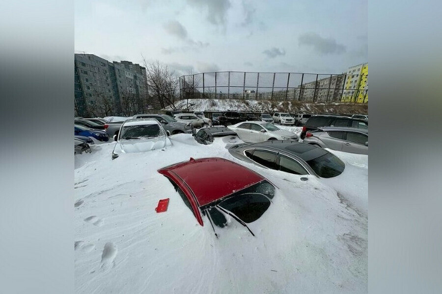Раскачивающиеся дома и люди на четвереньках как Владивосток пережил снежную бурю фото видео
