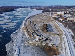 На набережной Амура в Благовещенске роют огромный котлован для места отдыха фото