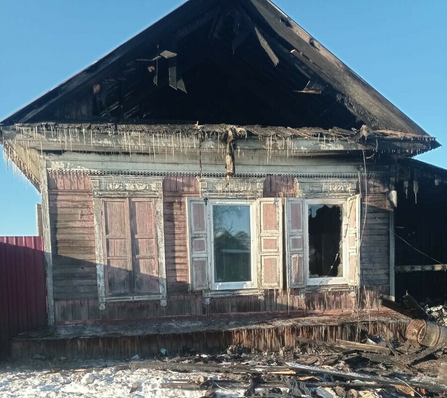 У многодетной семьи из Свободного потерявшей в пожаре все псевдоволонтеры пытались украсть деньги