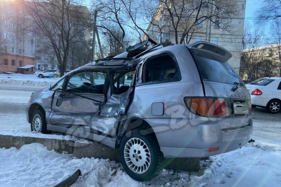 В Благовещенске произошло жесткое ДТП с тремя машинами фото