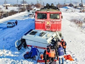 В Хабаровском крае локомотив столкнулся с машиной скорой помощи