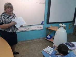 В одном из поселков России вместо ученика на уроки ходит робот