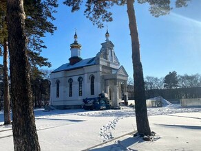 На строящемся храме в центре Благовещенска установили купола фото