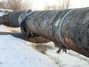 Труба на благовещенском водозабор Северный изза паводка частично повисла в воздухе