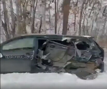 На свободненской трассе жестко столкнулись автомобили