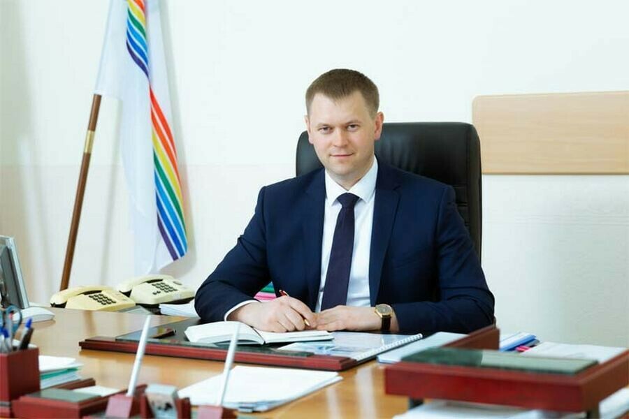 Мэр Биробиджана Александр Головатый покидает пост главы города