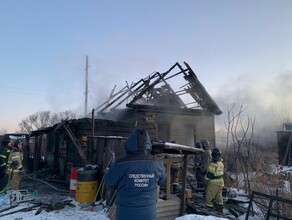 Трагедия в Шимановске в пожаре погибла семья с двумя детьми младшему был всего год