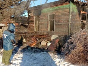 Стали известны новые подробности трагедии в Шимановске где сгорела семья с детьми Что привело к ЧП фото