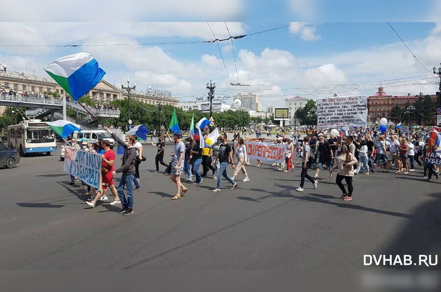 Жители Хабаровска снова вышли на улицы в поддержку Сергея Фургала фото видео