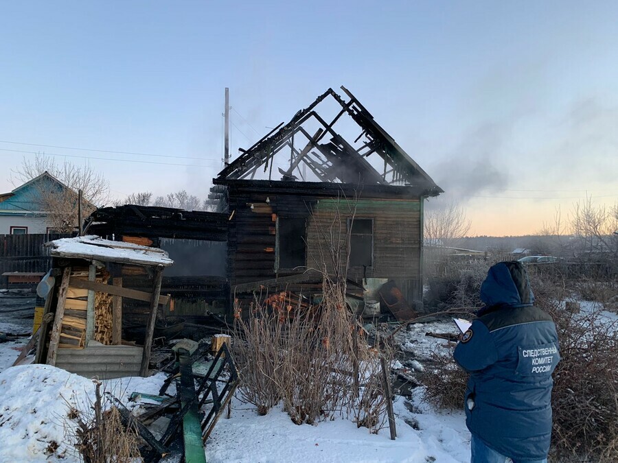 С погибшей в пожаре семьей из Шимановска простятся в воскресенье