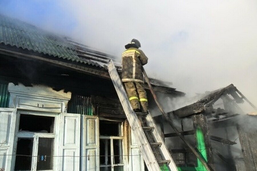 В Приамурье тушили жилой дом