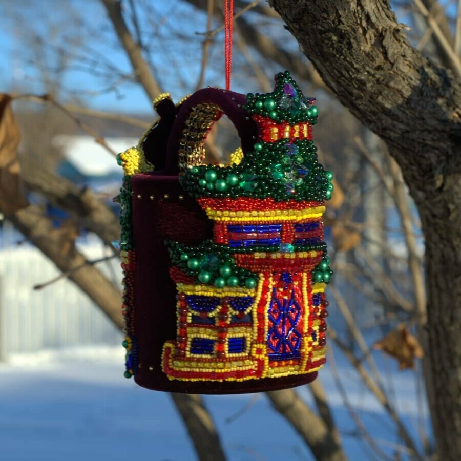 Российскокитайский фонарик и шаман из Амурской области украсили ёлку в Эрмитаже