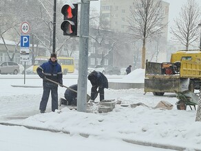 Благовещенцев озадачила замена плитки в центре города после снегопада фото