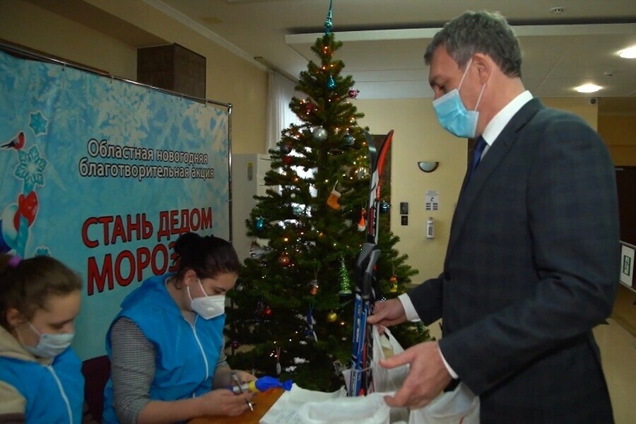Губернатор Приамурья передал подарки для детей к Новому году В акции могли принять участие все желающие видео