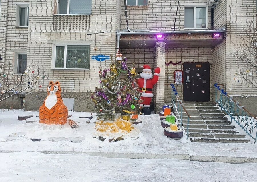 В Благовещенске крупные награды выиграли три двора украшенные жителями к Новому году фото