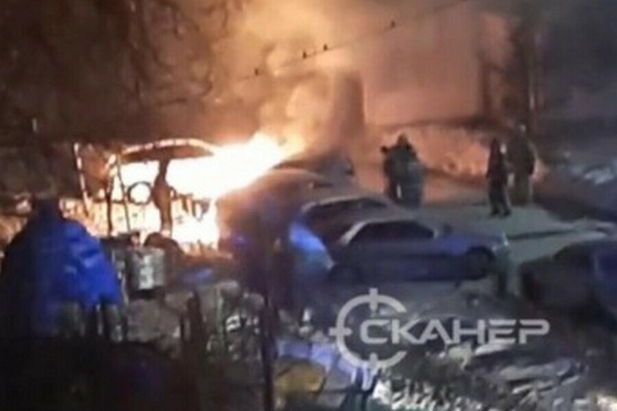 В Благовещенске ночью сгорела машина видео