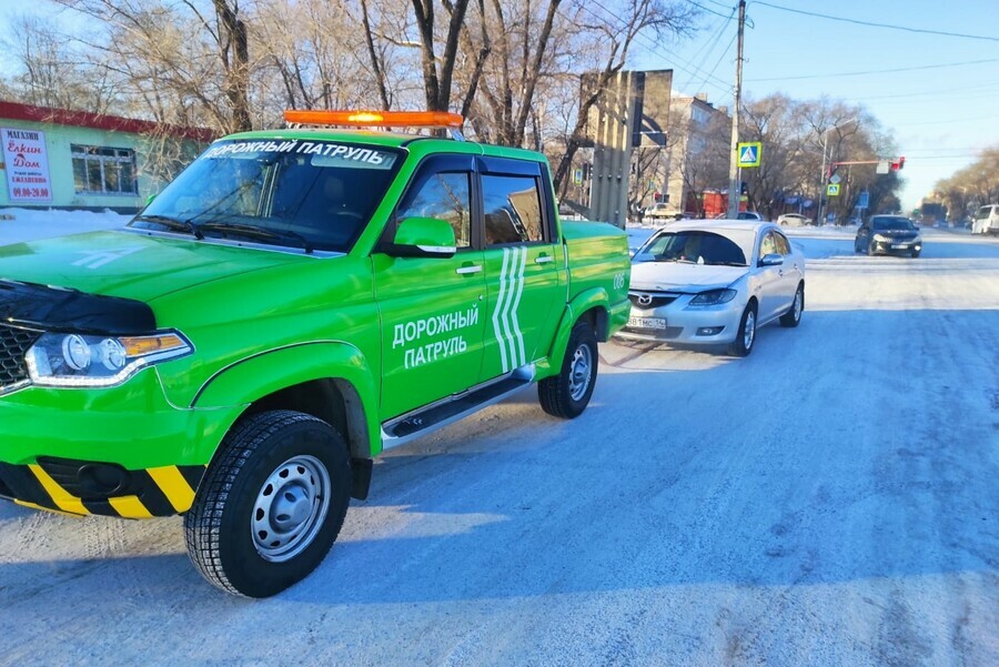 Благовещенский Дорожный патруль отбуксировал заглохшую машину в мастерскую