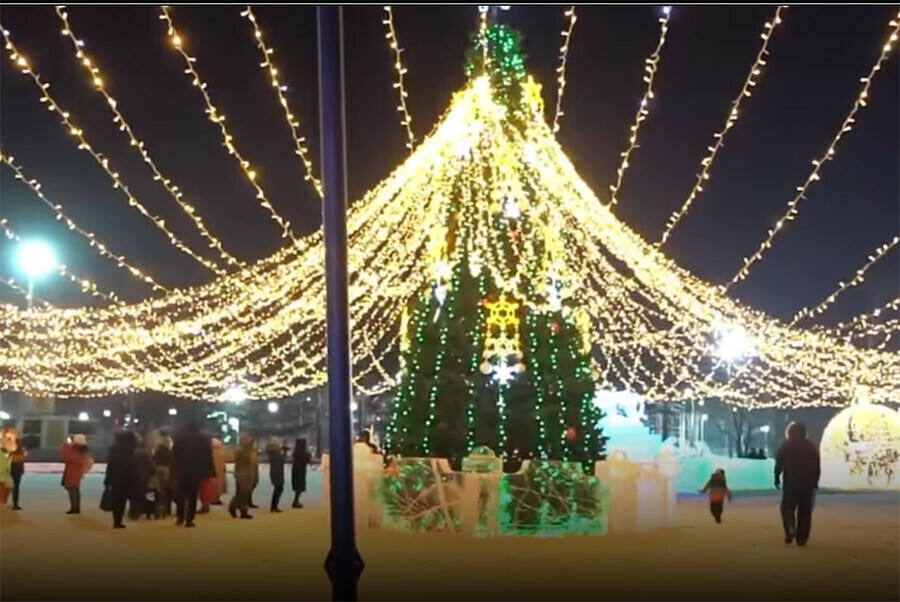  Дружба народов в Свободном открыли новогодний городок видео