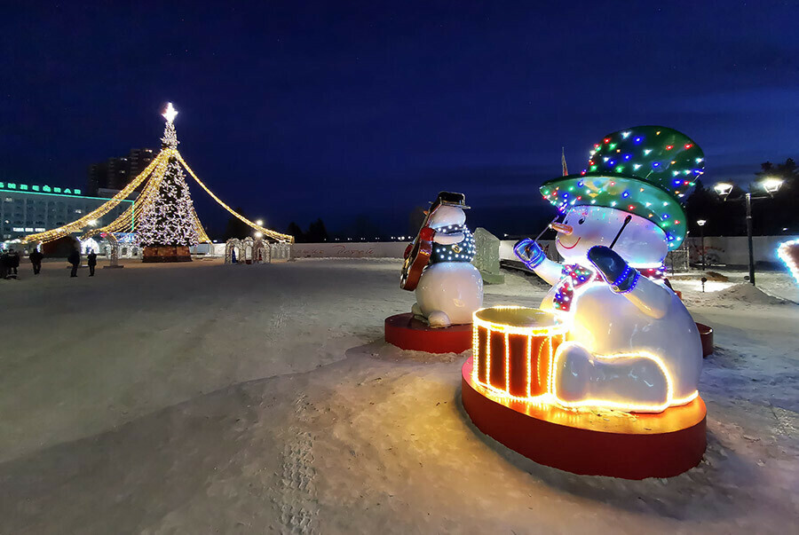 Новогодние веселинки от снежинки Дом Деда Мороза Сказка красок на Amurlife программа новогодних забав в каникулы