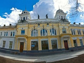 В прямом эфире с мэром Благовещенска вновь подняли вопрос о Ровесниках и спорных помещениях в ЦЭВе