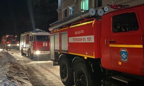 В Благовещенске изза сильного пожара эвакуировали жителей пятиэтажки по улице Нагорной 