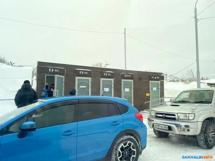 Дальневосточные туалеты с полупрозрачными дверями попавшие в Вечерний Ургант отработали свое