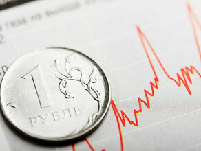 Доллар превысил максимум впервые с апреля на фоне ситуации в Казахстане