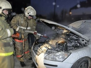 В Белогорске на стоянке загорелся автомобиль