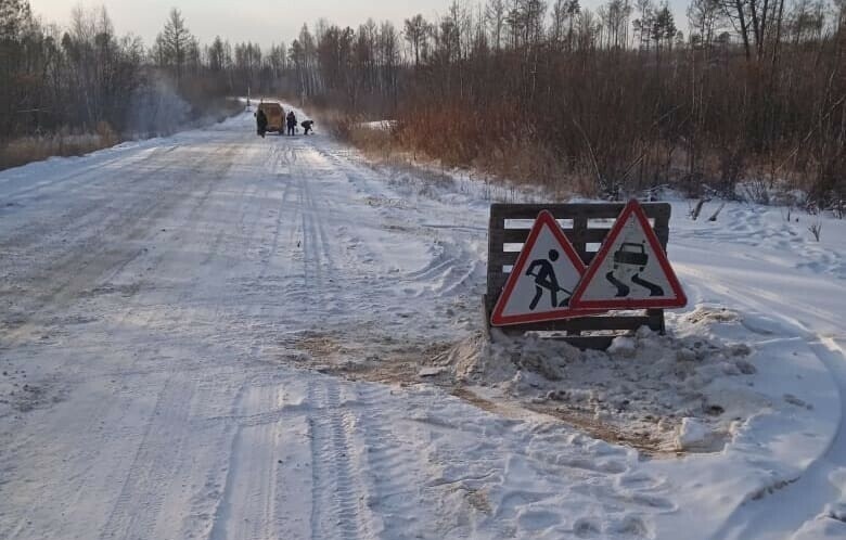 После вмешательства прокуратуры в Зейском районе устранили зимний паводок