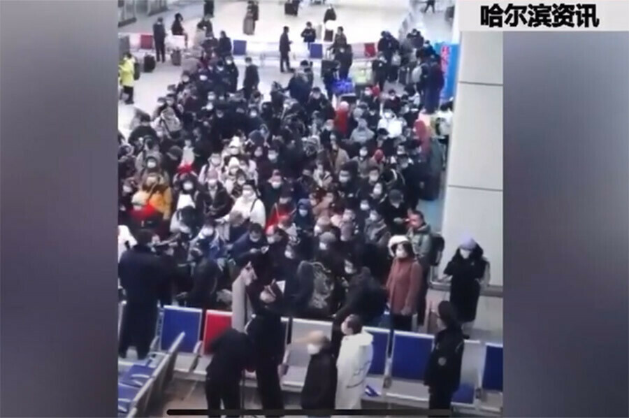 В Китае начали борьбу с омикроном в Харбине пассажиров поголовно отправляют на карантин видео