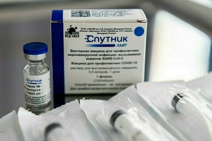 Гинцбург нет необходимости приспосабливать к омикрону российскую вакцину Спутник V