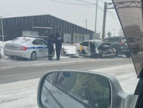 В Хабаровске таксист умер за рулем что привело к массовому ДТП