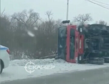 Возле Чигирей опрокинулся большегруз видео