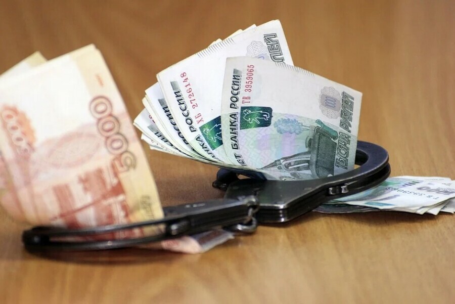 В Амурской области предполагаемый мошенник пытался откупиться предложив полицейскому 16 тысяч