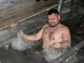 В ночь на Крещение сотни благовещенцев традиционно окунулись в прорубь Фоторепортаж на Amurlife
