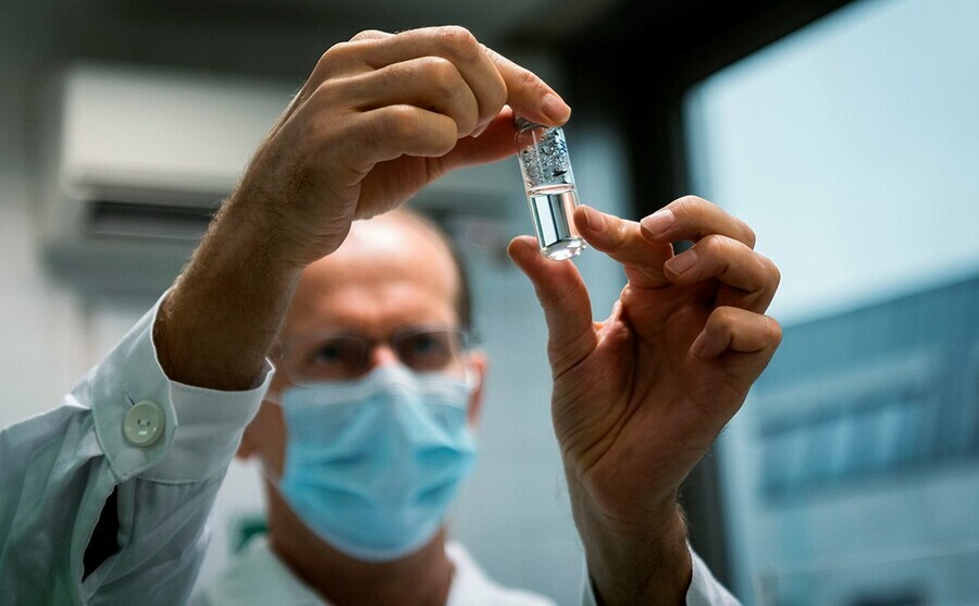 Главный инфекционист Минздрава России рассказал кому бесполезно делать прививку от коронавируса