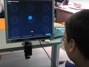 На Дальнем Востоке детей обучают набирать текст на компьютере одними глазами