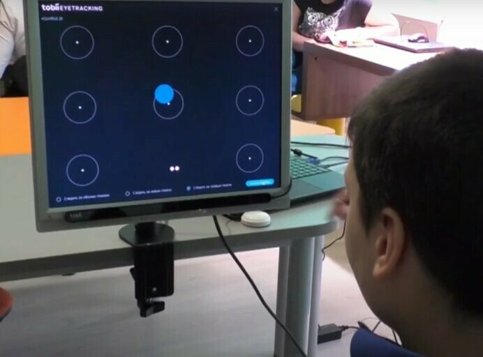 На Дальнем Востоке детей обучают набирать текст на компьютере одними глазами
