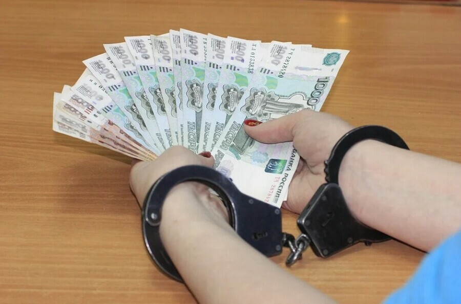 В Амурской области сотрудники медучреждения дали взятку чтобы скрыть нецелевое использование средств