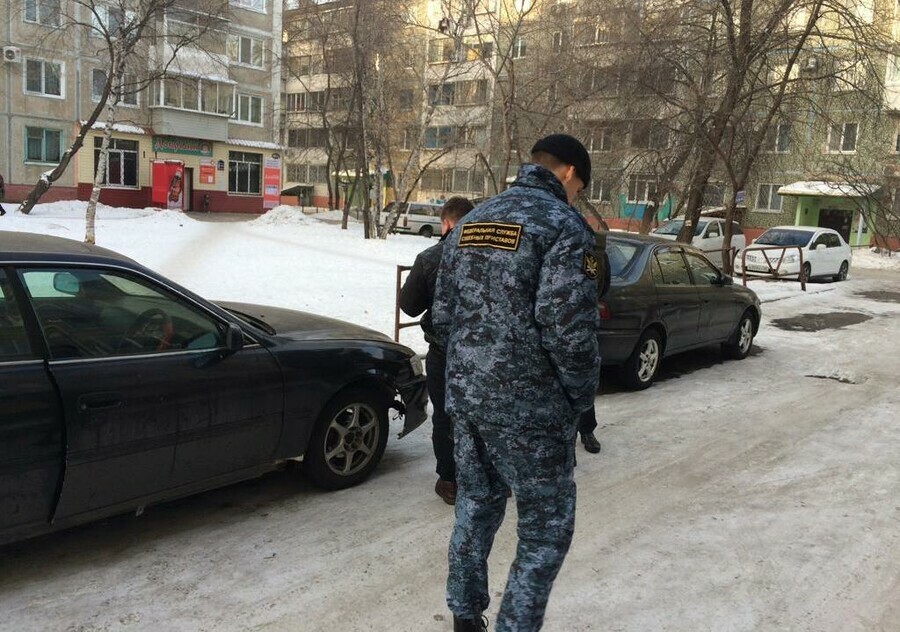Благовещенецдолжник сам пригнал авто на арестплощадку и уехал на автобусе