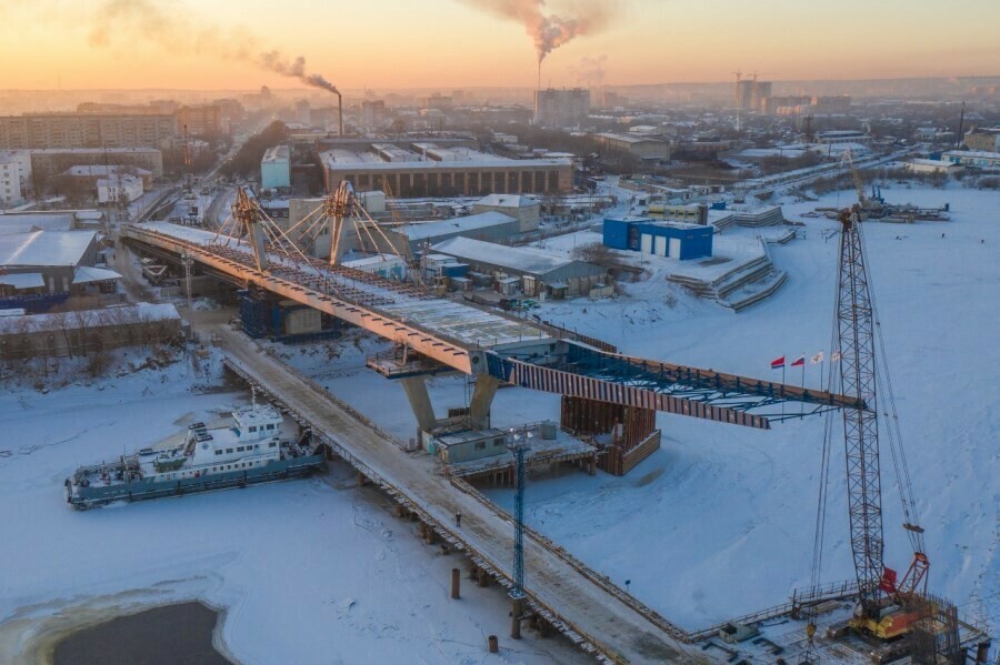 Министру по развитию Дальнего Востока показали как строится мост через Зею