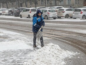 В Благовещенске ищут желающих заниматься ручной уборкой снега в городе На это выделено 10 миллионов